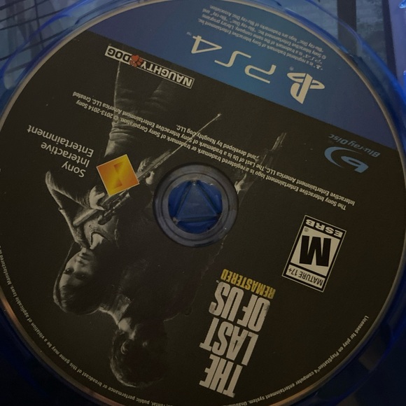 PS4 Game Bundle: Doom VFR, Skyrim VR, The Last of Us - Picture 5 of 7